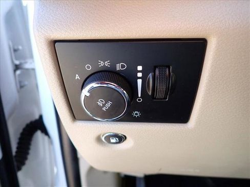 Used 2018 Jeep Grand Cherokee Limited w/ Luxury Group II image 18