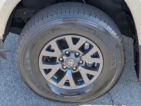 Used 2023 Toyota Tacoma SR5 AWD/4WD image 13