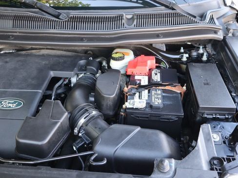 Used 2014 Ford Explorer XLT w/ Equipment Group 202A AWD/4WD image 42