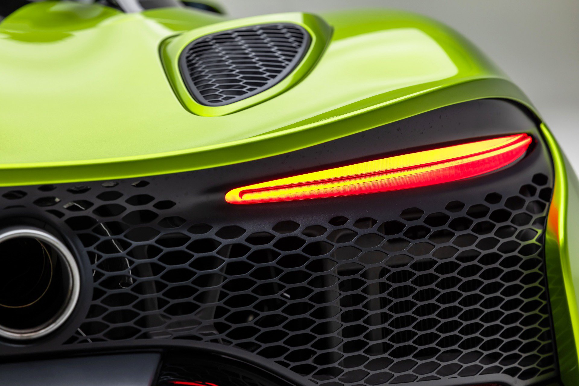 Used 2025 McLaren Artura Spider RWD image 27