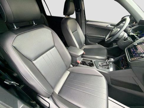 Used 2022 Volkswagen Tiguan SE R-Line FWD image 14