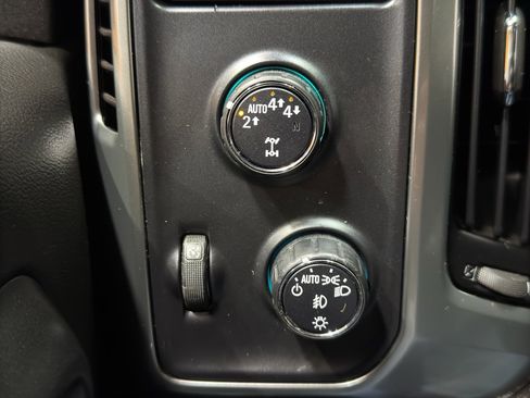 Used 2018 Chevrolet Silverado 1500 LT w/ All Star Edition image 28