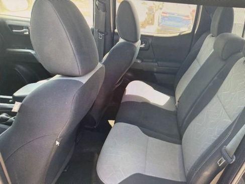 Used 2022 Toyota Tacoma TRD Off-Road w/ Technology Package AWD/4WD image 4