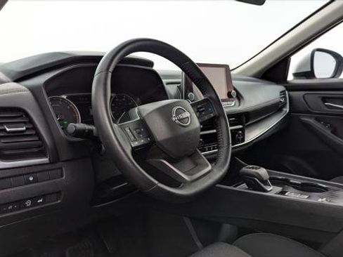 Used 2025 Nissan Rogue SV image 24