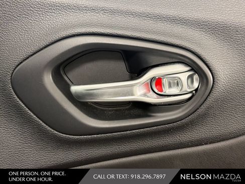 Used 2019 Jeep Cherokee Latitude Plus w/ Comfort/Convenience Group FWD image 45