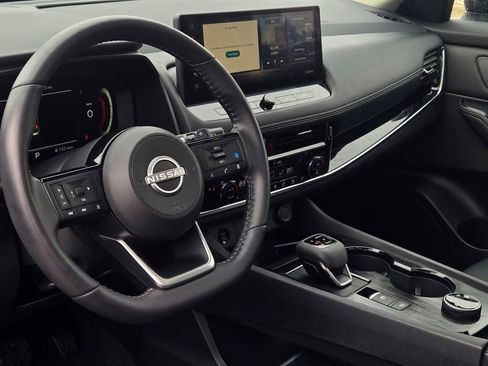 Used 2024 Nissan Rogue SL w/ SL Premium Package image 32