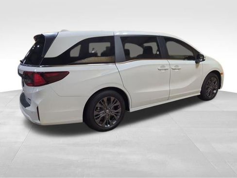 New 2026 Honda Odyssey Touring image 6