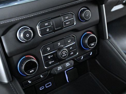 Used 2021 Chevrolet Tahoe Z71 w/ Luxury Package image 23