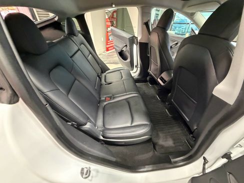 Used 2021 Tesla Model Y Long Range AWD/4WD image 46