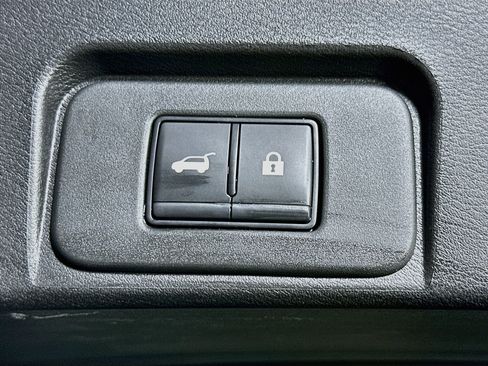 Used 2025 Nissan Rogue SV AWD/4WD image 28
