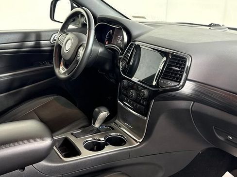 Used 2019 Jeep Grand Cherokee Laredo w/ Laredo X Package RWD image 32