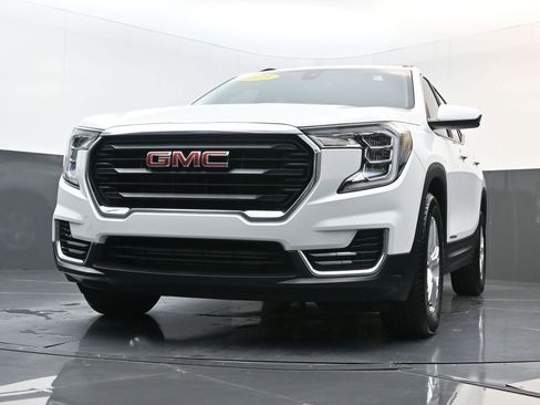 Used 2023 GMC Terrain SLE w/ Driver Convenience Package image 19