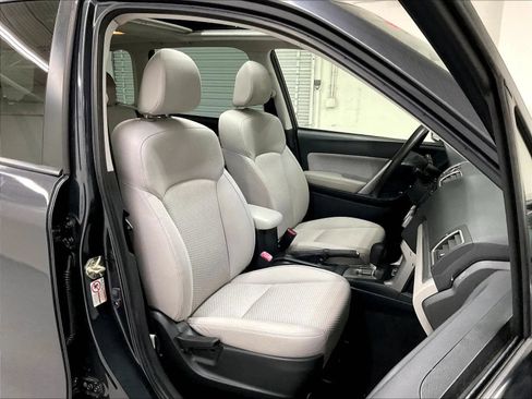 Used 2017 Subaru Forester 2.5i Premium AWD/4WD image 12