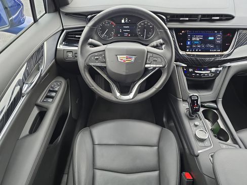 Certified 2025 Cadillac XT6 Premium Luxury image 11