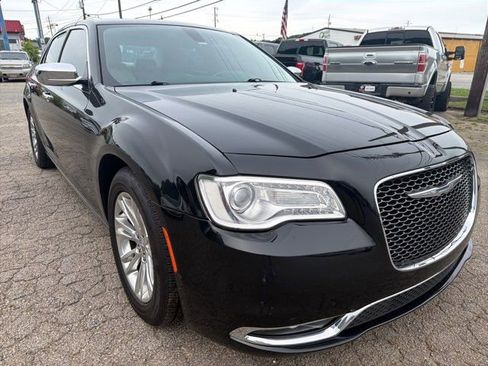 Used 2015 Chrysler 300 C RWD image 5