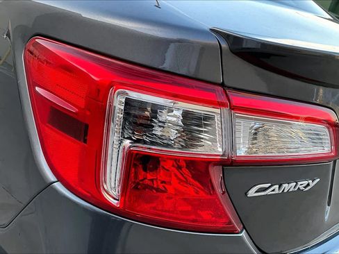 Used 2014 Toyota Camry SE image 27