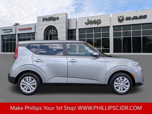 Used 2022 Kia Soul LX FWD image 2