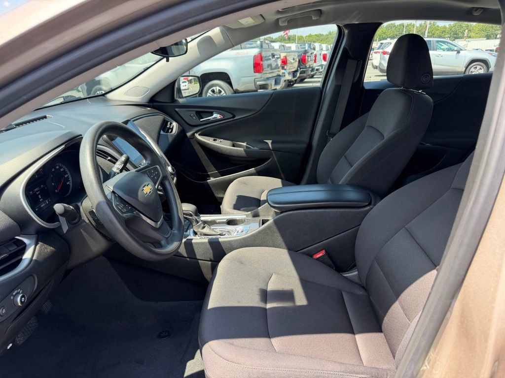 Used 2023 Chevrolet Malibu LT FWD image 14