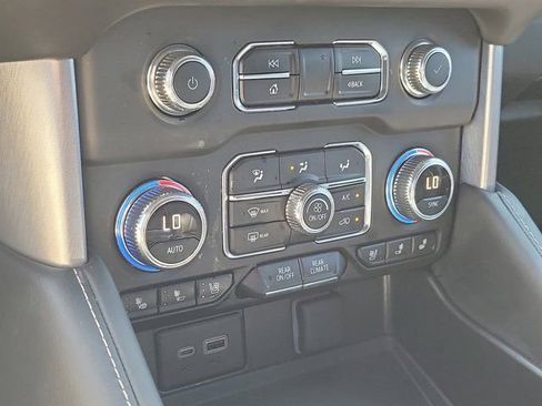 Used 2024 GMC Yukon SLT w/ SLT Premium Package image 32