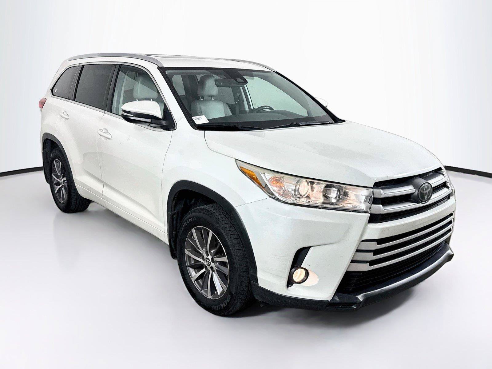 Used 2017 Toyota Highlander XLE AWD/4WD image 7