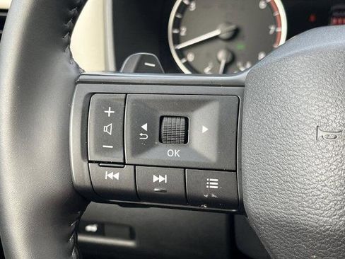 Certified 2025 Nissan Rogue SV image 12