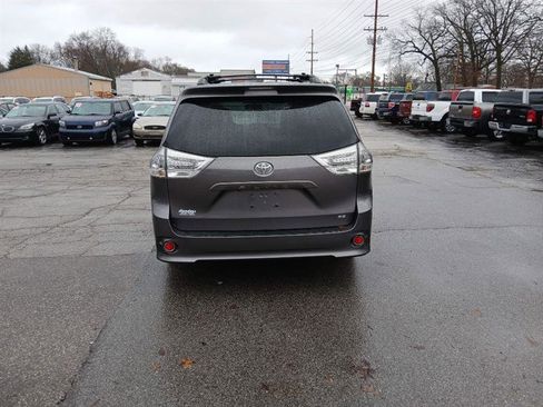 Used 2014 Toyota Sienna SE w/ SE Premium Package w/Entune image 2