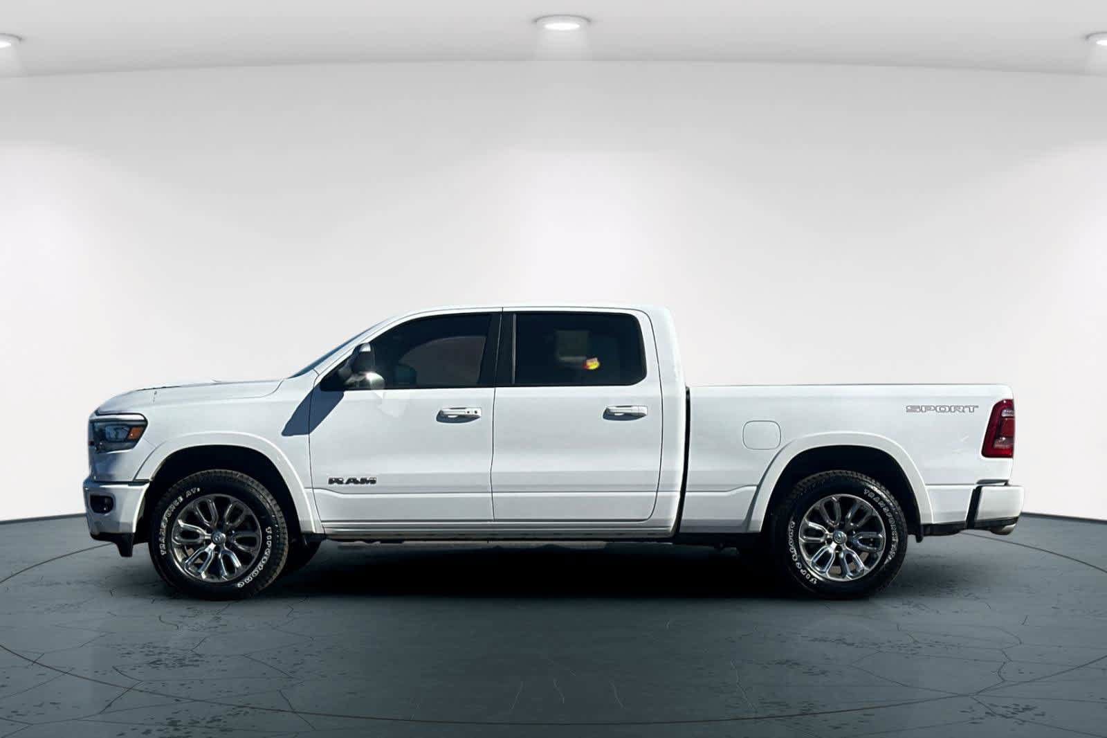 Used 2022 RAM 1500 Laramie w/ Sport Appearance Package AWD/4WD image 9