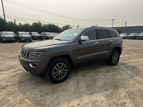 Used 2017 Jeep Grand Cherokee Limited w/ Luxury Group II AWD/4WD image 15