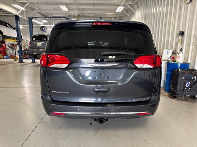 Used 2020 Chrysler Pacifica Touring-L FWD image 11