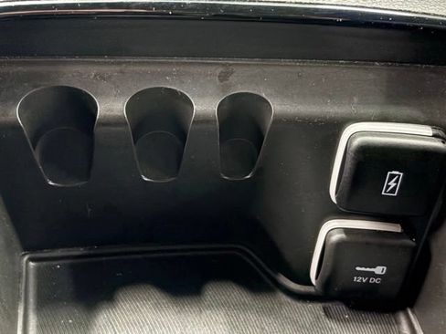 Used 2026 Chrysler Pacifica Limited FWD image 30