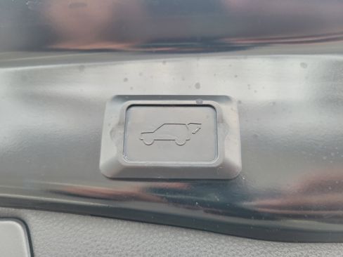 Used 2020 Toyota RAV4 XLE image 10