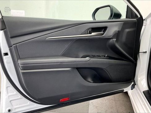 Used 2025 Toyota Camry SE image 26