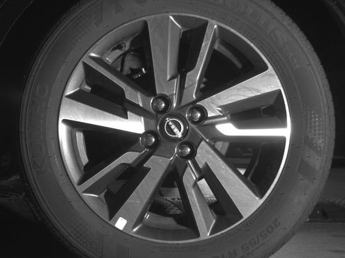 Used 2025 Nissan Versa SV image 14