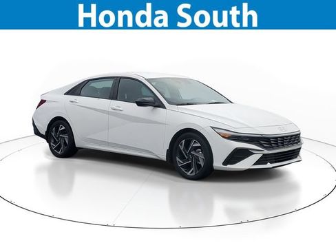 Used 2025 Hyundai Elantra Sport image 1