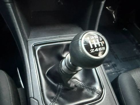 Used 2019 Subaru Crosstrek 2.0i AWD/4WD image 20