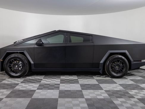 Used 2024 Tesla Cybertruck AWD Crew Cab image 3