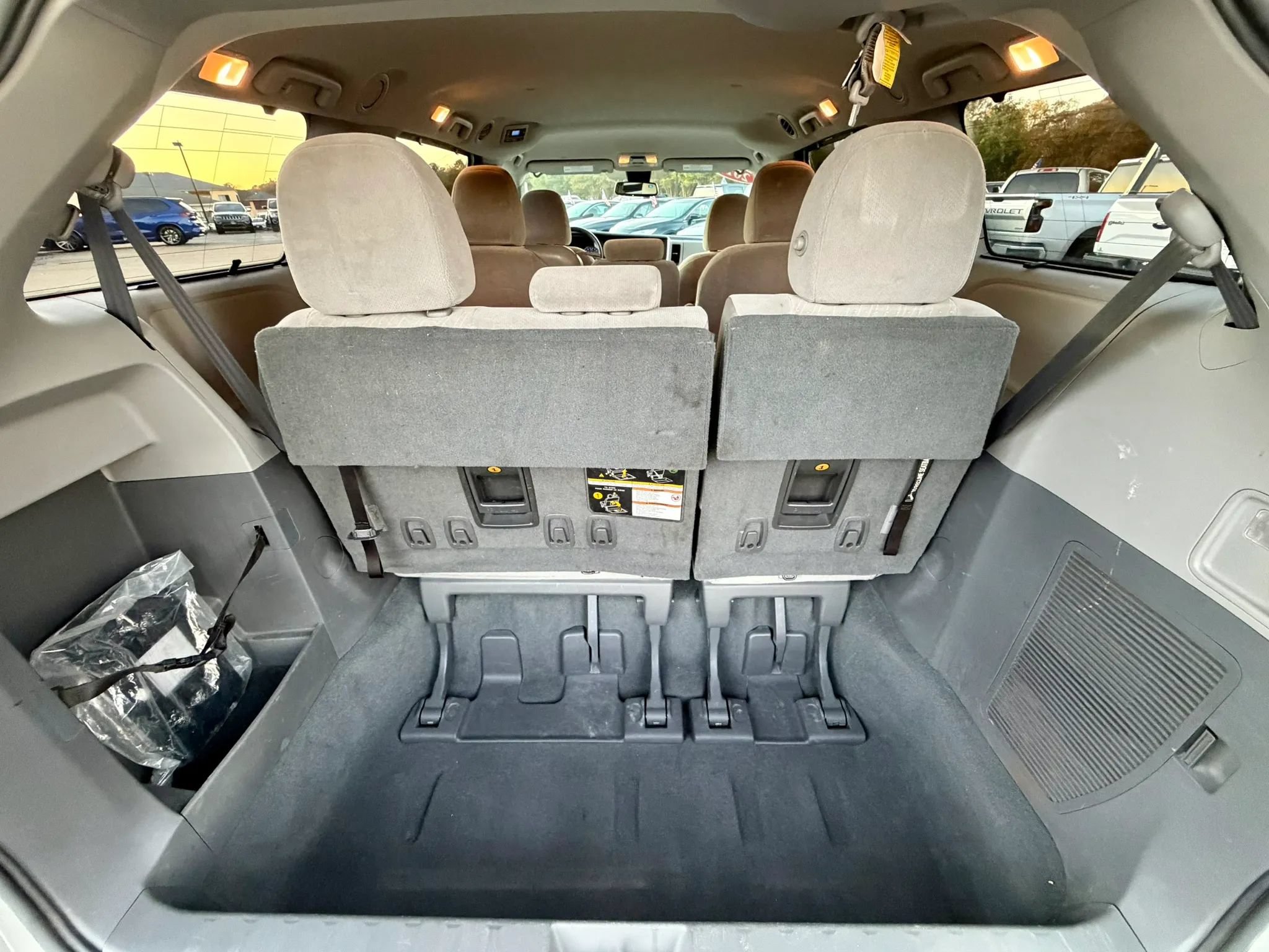 Used 2019 Toyota Sienna LE FWD image 18
