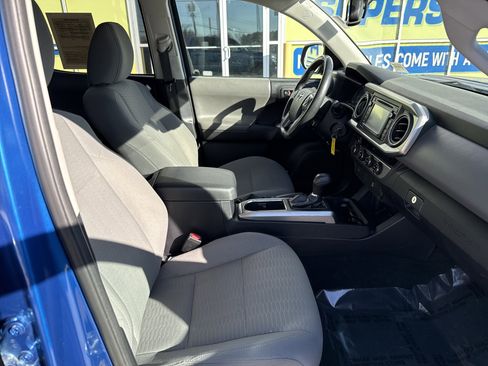 Used 2017 Toyota Tacoma SR5 w/ Tow Package image 33
