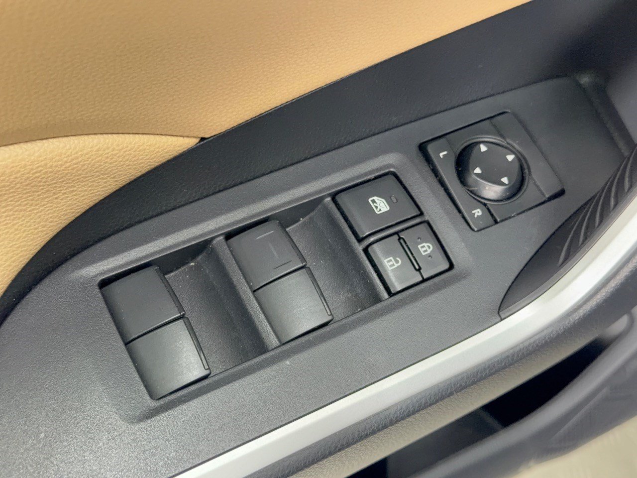Certified 2025 Toyota RAV4 LE AWD/4WD image 15