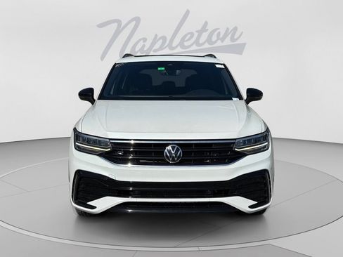 Used 2022 Volkswagen Tiguan SE R-Line FWD image 2
