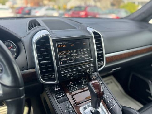 Used 2011 Porsche Cayenne Turbo AWD/4WD image 42