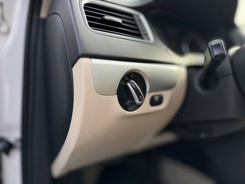 Used 2014 Volkswagen Jetta SE image 17