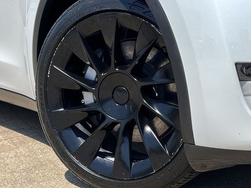 Used 2023 Tesla Model Y Long Range AWD/4WD image 26