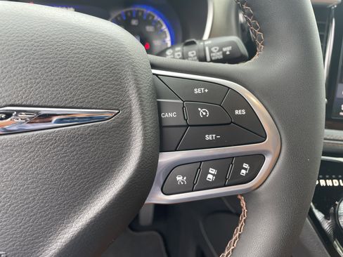 New 2026 Chrysler Pacifica Pinnacle image 18