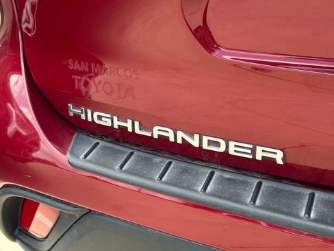 Used 2021 Toyota Highlander XLE AWD/4WD image 13
