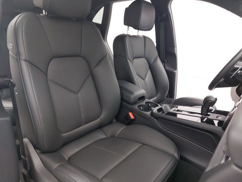 Certified 2026 Porsche Macan S AWD/4WD image 12