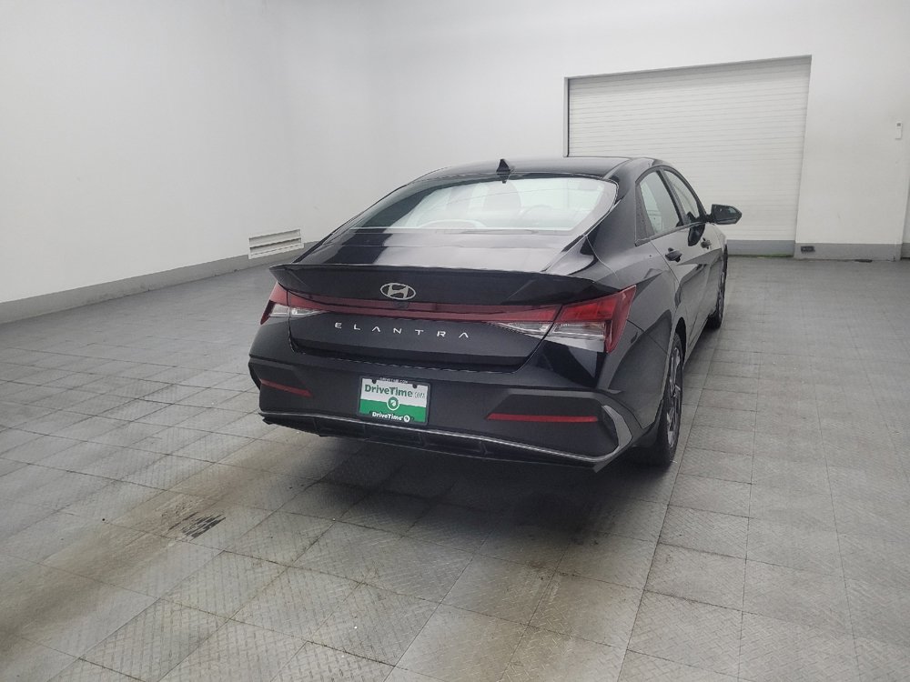 Used 2025 Hyundai Elantra Sport FWD image 9