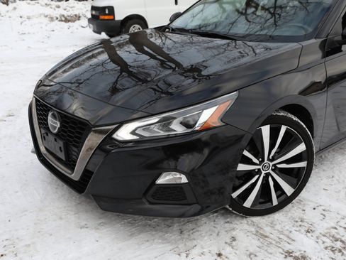 Used 2019 Nissan Altima 2.0 SR image 2