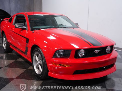 Used 2005 Ford Mustang GT RWD image 14