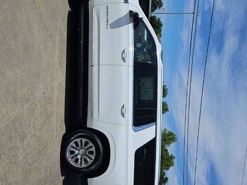 Used 2025 GMC Yukon XL Denali AWD/4WD image 8